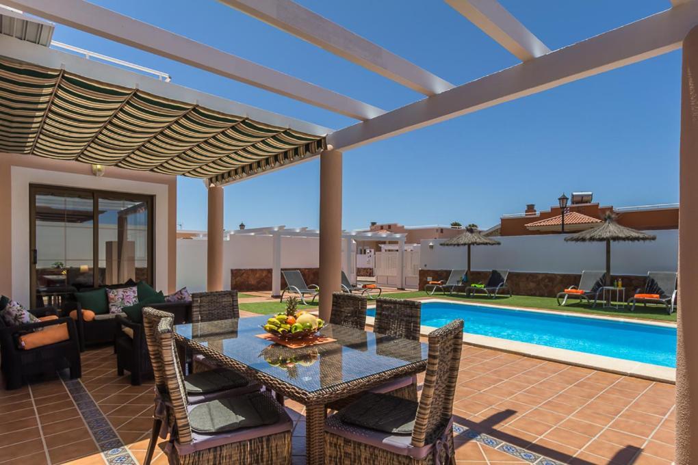With Private Pool, Near And Golf Caleta De Fuste- Charlotte
